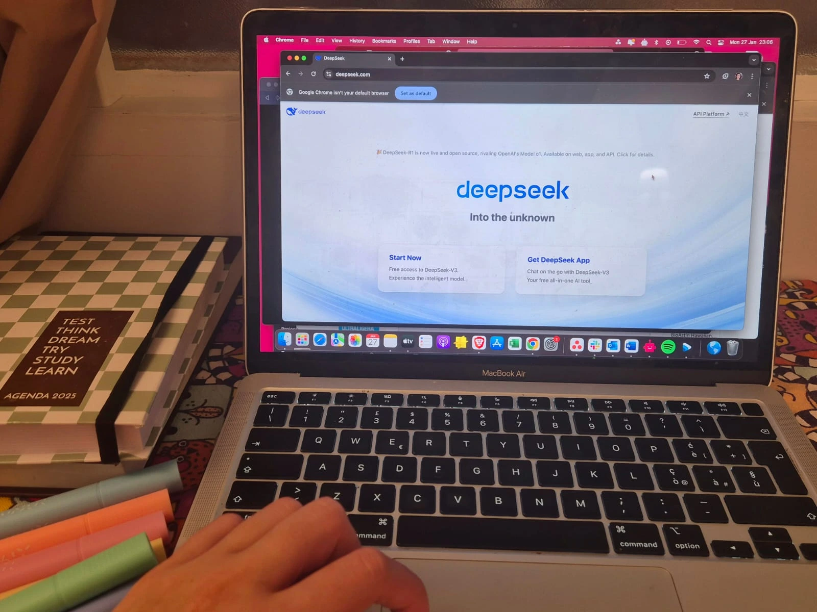 DeepSeek begr&auml;nsar registreringar efter cyberattacker